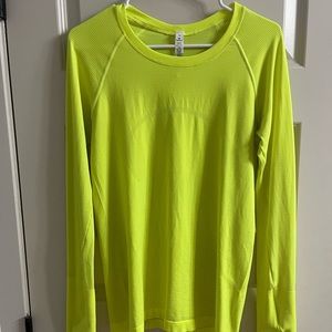 PERFECT CONDITION!!! Long sleeve LuLulemon swiftly